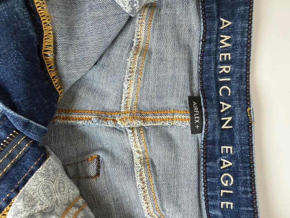 American Eagle Size 31 Shorts Distressed Bermuda